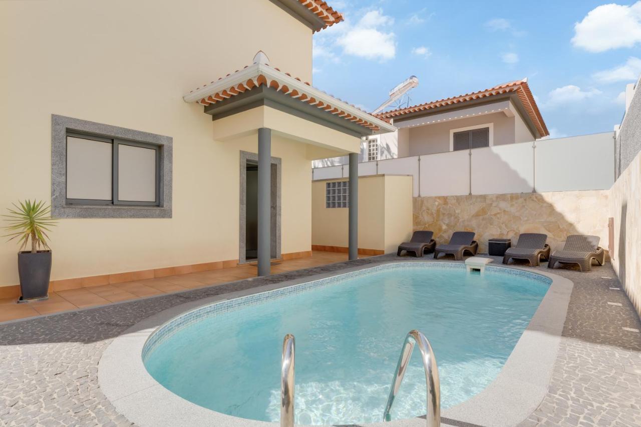 3b Heated Pool Barbecue Games *